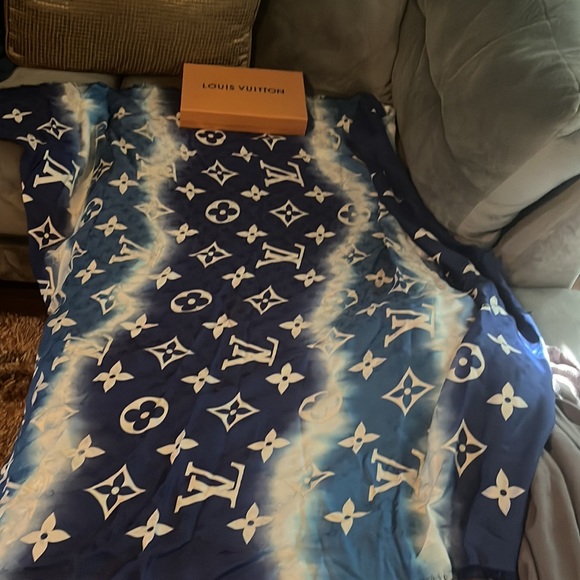 Blue and white Louis Vuitton scarf only worn once. Asking for 550 OBO/ - Picture 2 of 2